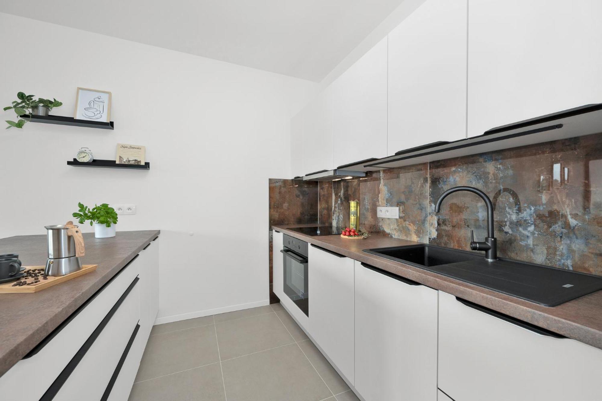 Fully Equipped Apartments With Terraces, Free Garage Parking, Netflix & Ac - By Apartmany Slapanice Cz Exterior photo