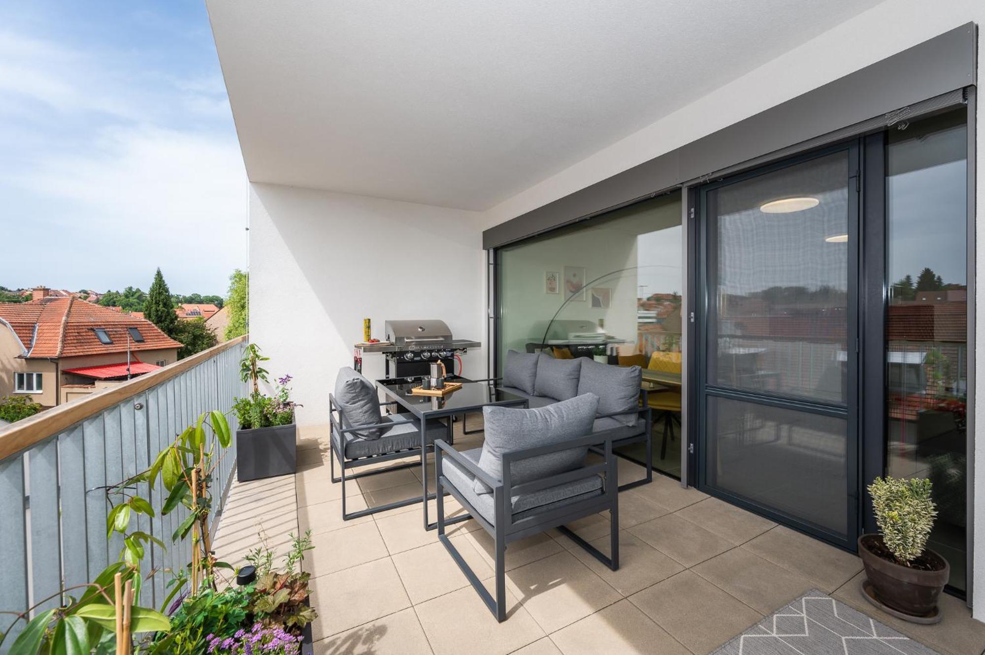 Fully Equipped Apartments With Terraces, Free Garage Parking, Netflix & Ac - By Apartmany Slapanice Cz Exterior photo