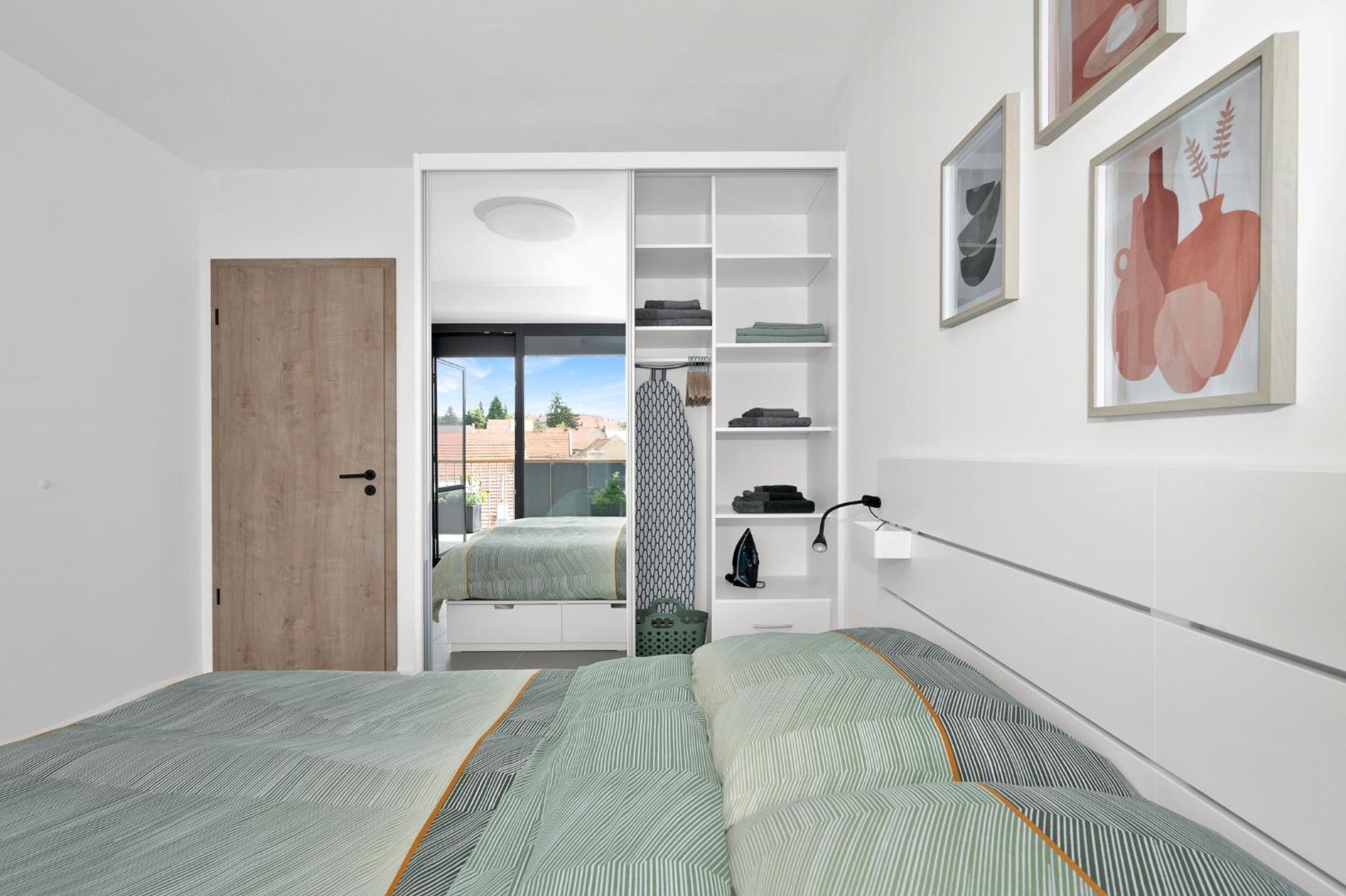 Fully Equipped Apartments With Terraces, Free Garage Parking, Netflix & Ac - By Apartmany Slapanice Cz Exterior photo