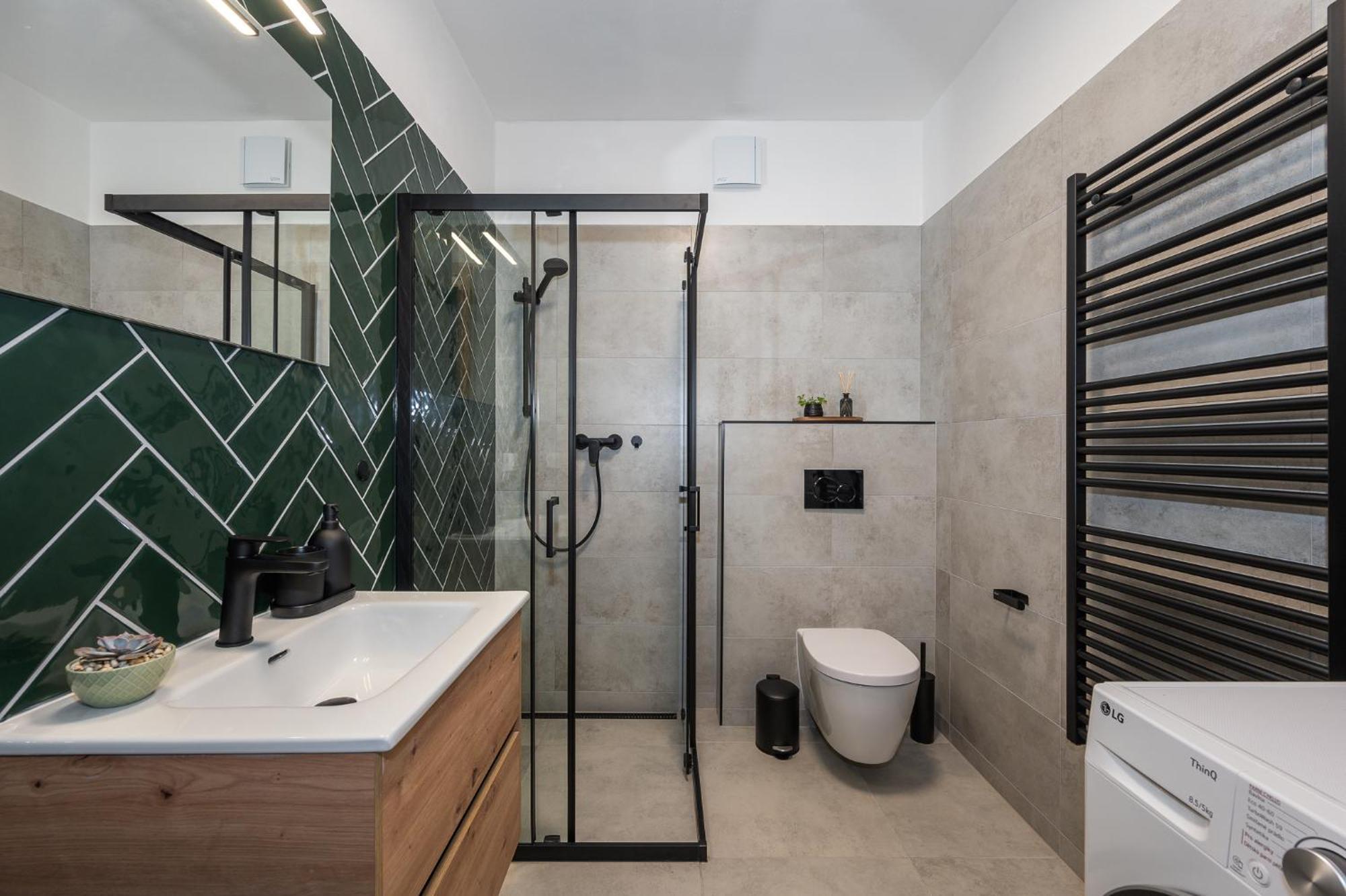 Fully Equipped Apartments With Terraces, Free Garage Parking, Netflix & Ac - By Apartmany Slapanice Cz Exterior photo