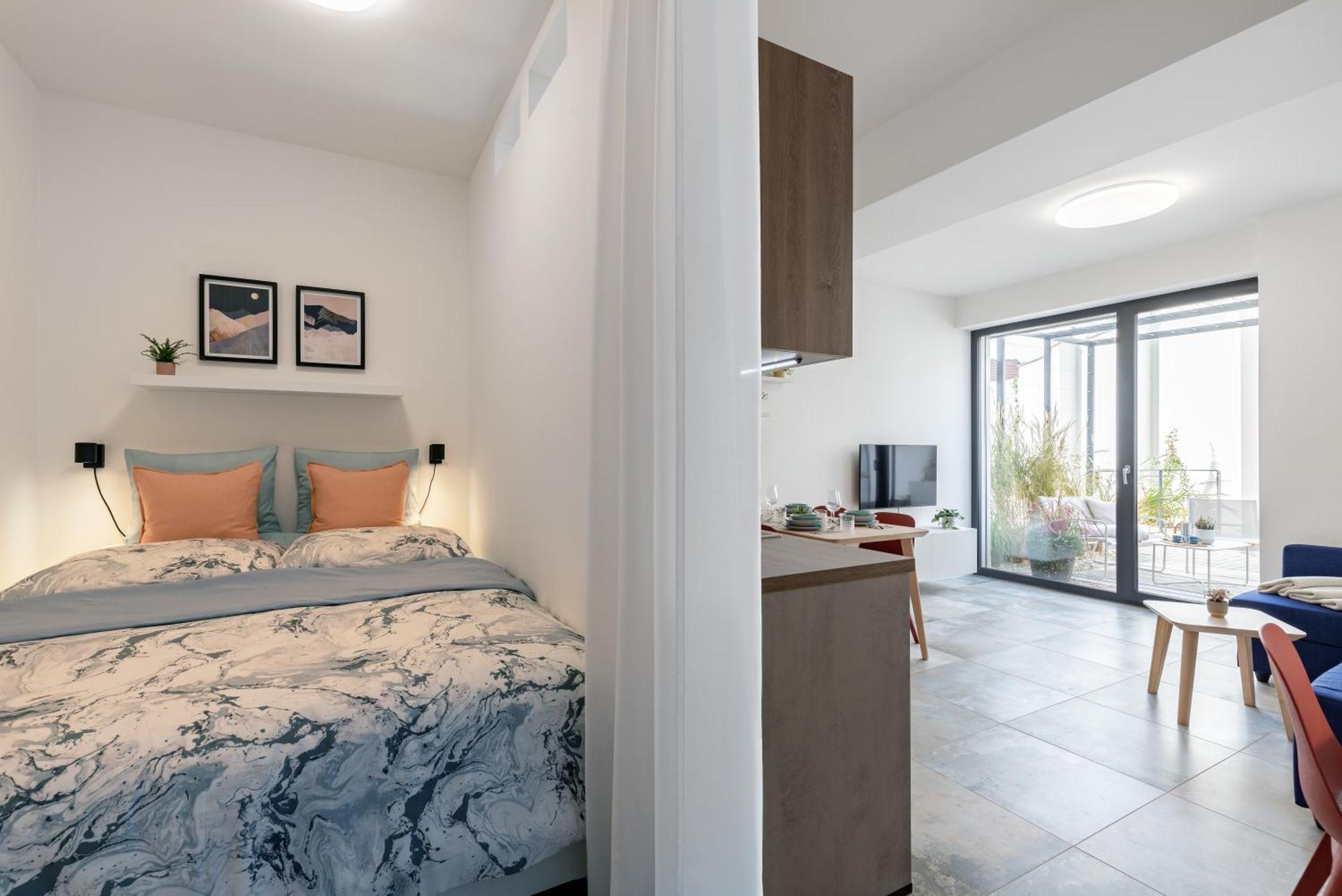 Fully Equipped Apartments With Terraces, Free Garage Parking, Netflix & Ac - By Apartmany Slapanice Cz Exterior photo